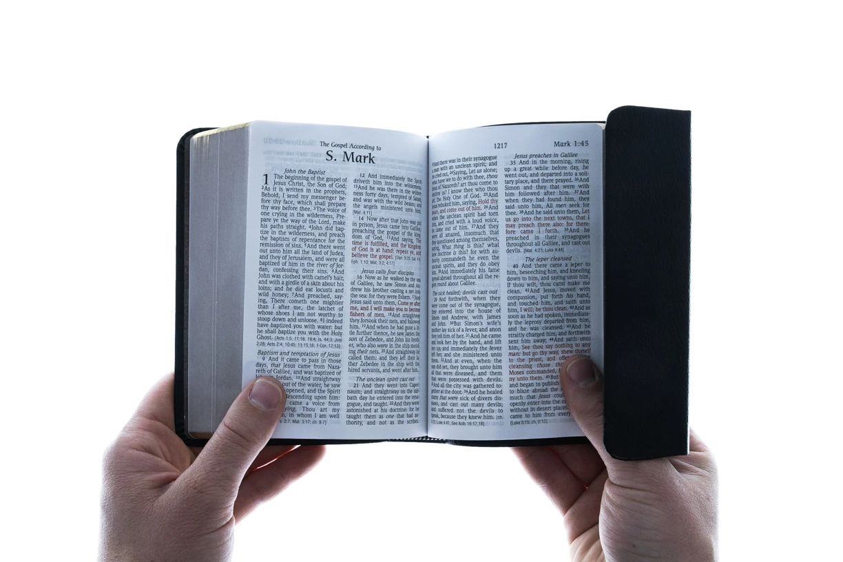 KJV Compact Reference Bible -Magnetic Closure 7 KJV Compact Reference Bible -Magnetic Closure - Image 5